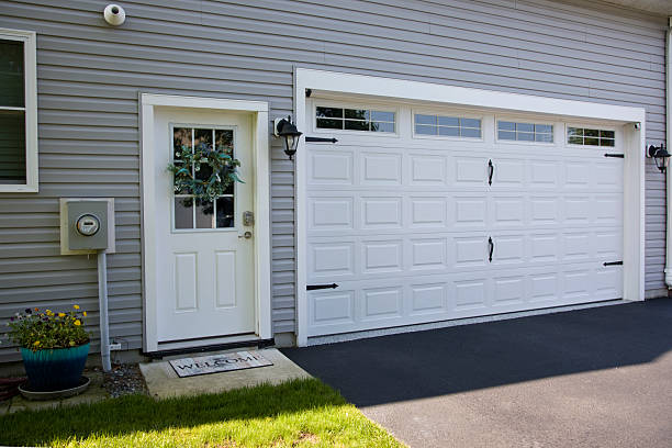 24/7 Emergency Garage Door Panel Replacement experts in Winter Gardens, CA